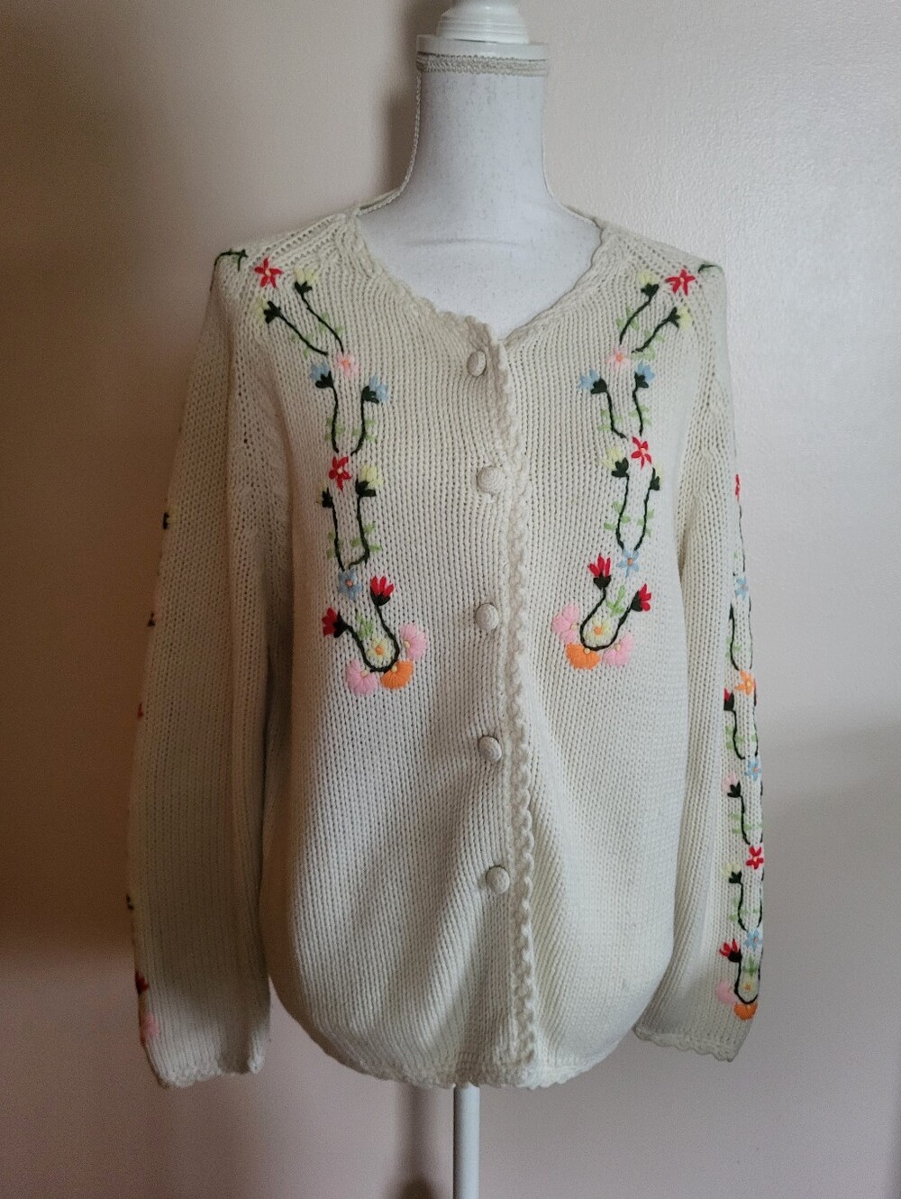 Vintage Handknit Floral Embroidered Cardigan Cream Size L/XL